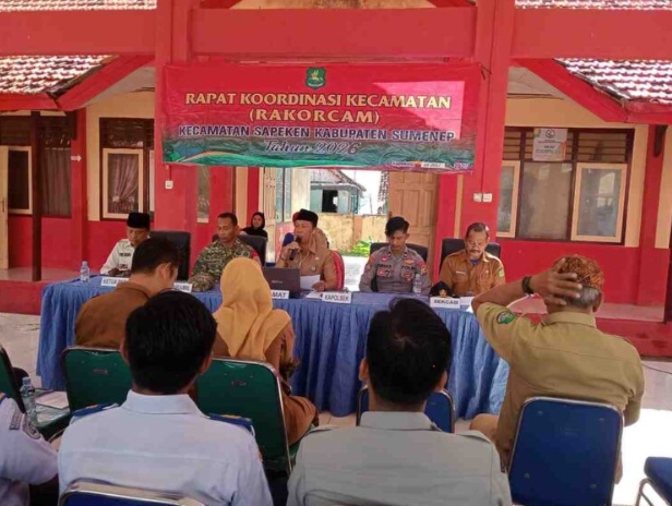 RAPAT KOORDINASI MELALUI DARING DAN LURING YANG DIPIMPIN CAMAT LANGSUNG 